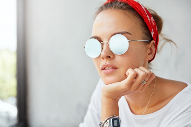 Okrągłe okulary przeciwsłoneczne dla kogo będą najlepszym wyborem?
