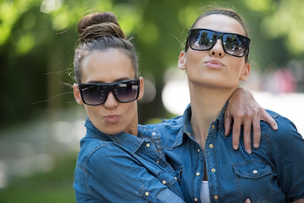 Czym się różnią okulary męskie od damskich?