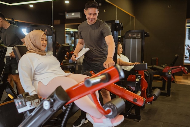 Ile zarabia trener na siłowni w Polsce?