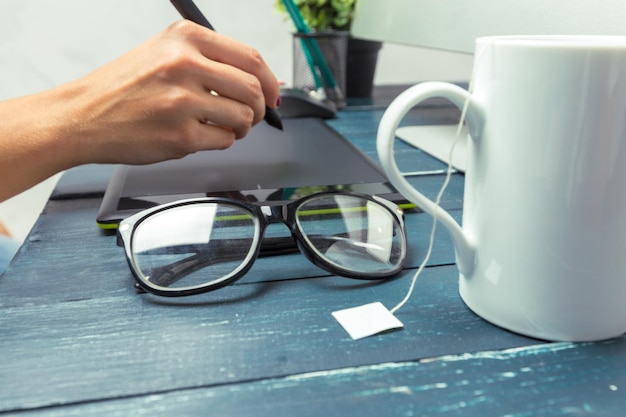 Jaki klej do oprawek okularów sprawdzi się w codziennych naprawach?