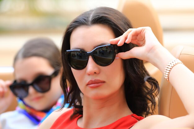 Jakie uv powinny mieć okulary, aby dobrze chronić wzrok?