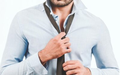 Jak nosić apaszkę do koszuli na co dzień?