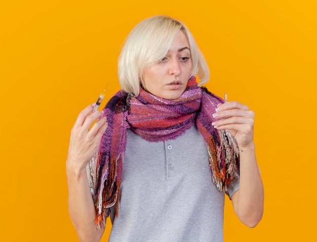 Jak nosić gruby szalik, by wyglądać stylowo?