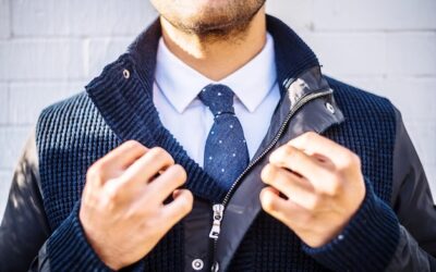 Jak wiązać apaszkę do koszuli w stylowy sposób?