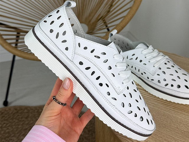 Półbuty damskie – idealny wybór do szafy kapsułowej