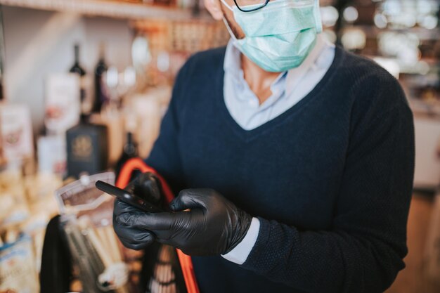 Czym smarować skórzane rękawiczki aby zachowały miękkość?