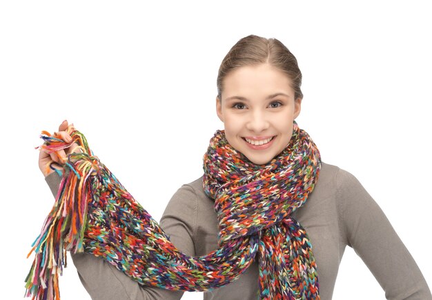 Jak wiązać szalik w kratę żeby wyglądać stylowo?