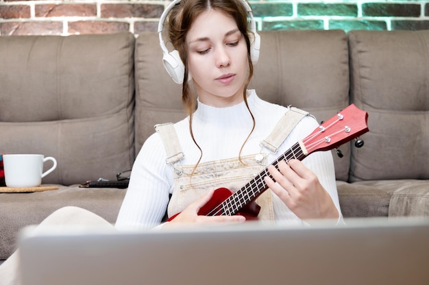 Jak znaleźć muzykę z serialu, gdy nie znasz tytułu?