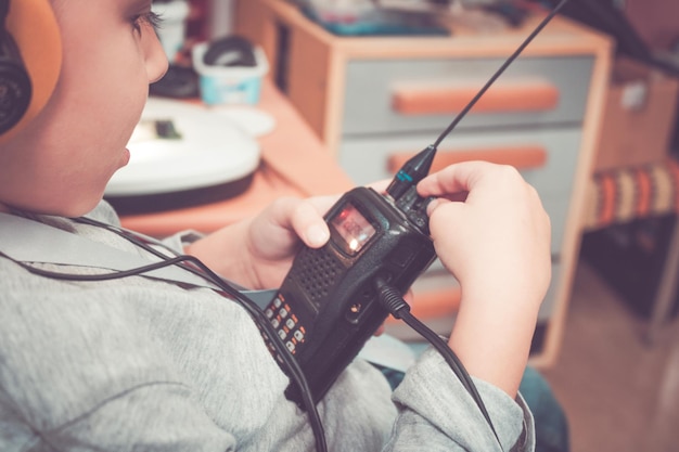 Na jakich częstotliwościach są stacje radiowe w Polsce?