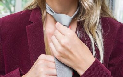 Jak modnie wiązać chustę na szyi?