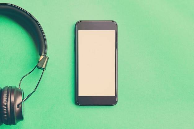 Jak pobrać piosenkę za darmo na telefon?