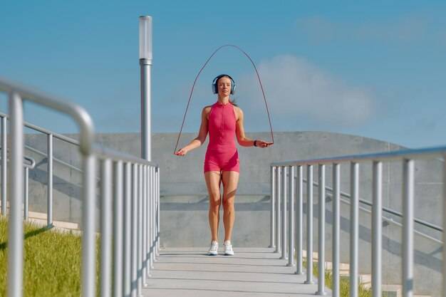 Jaka lina treningowa sprawdzi się podczas ćwiczeń w domu?