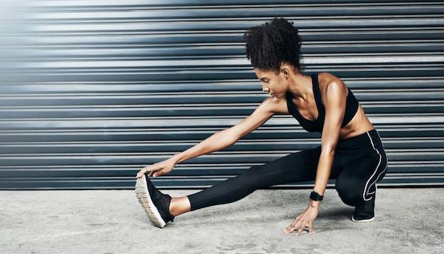 Jaka rozgrzewka przed treningiem sprawdzi się na siłowni?