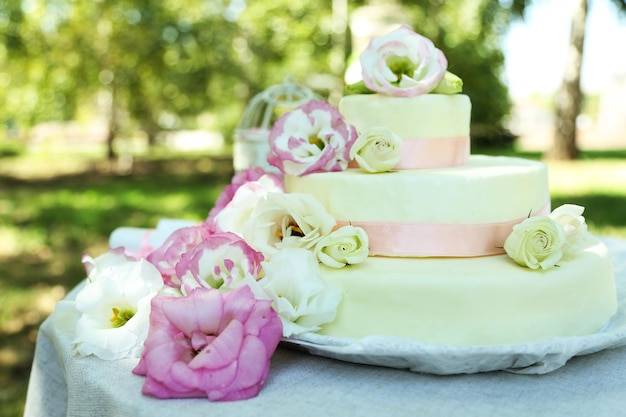 Jakie kawałki na wesele sprawdzą się na parkiecie?