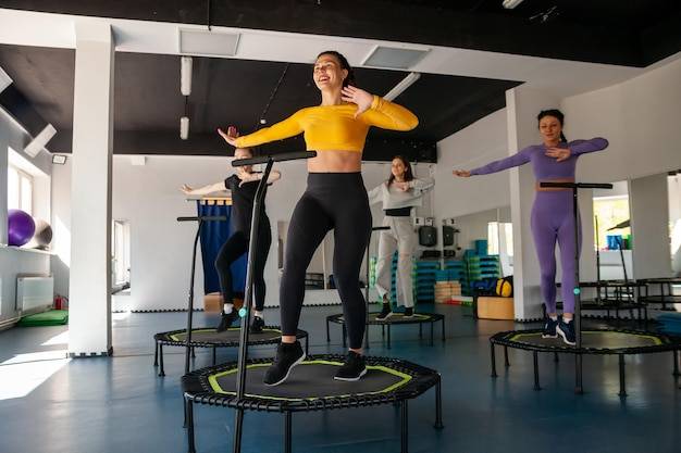 Ile kalorii spalamy na trampolinie?