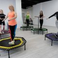 Jak schudnąć na trampolinie i mieć z tego frajdę?